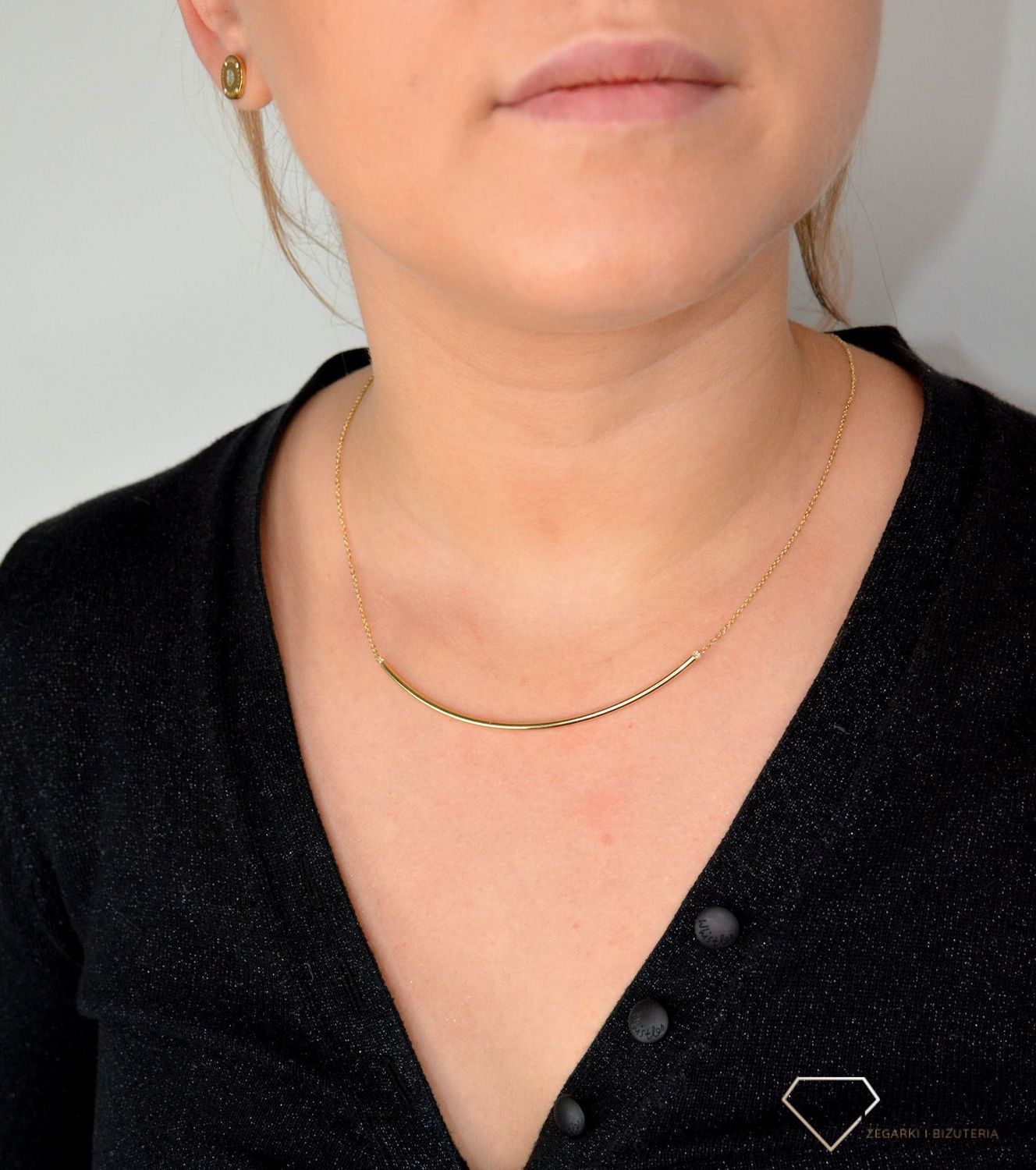 Złoty naszyjnik ze sztywną ozdobą zakończony cyrkonią NA 2971.jpg